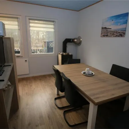 Ankerplatz Mit Kamin Direkt Am Apartamento Altenkirchen (Mecklenburg-Vorpommern)
