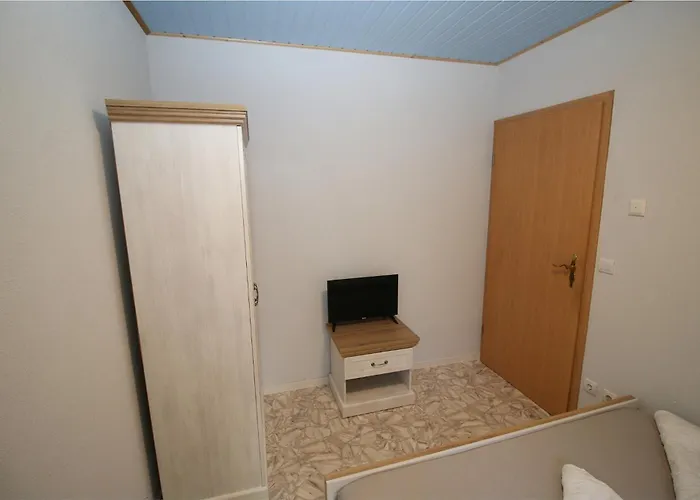 Ankerplatz Mit Kamin Direkt Am Altenkirchen (Mecklenburg-Vorpommern)